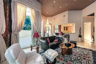 Photo #3: 2361855 Listing