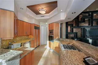 Photo #4: 2361855 Listing