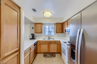 Photo #3: 2361884 Listing