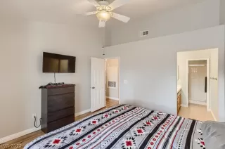 Photo #6: 2361884 Listing