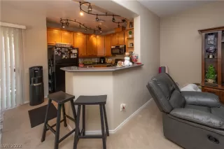 Photo #4: 2361887 Listing 