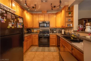 Photo #5: 2361887 Listing 