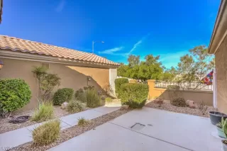Photo #5: 2361897 Listing