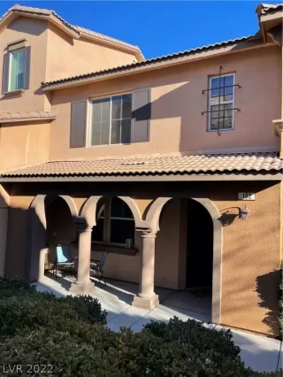 Photo #2: 2361899 Listing