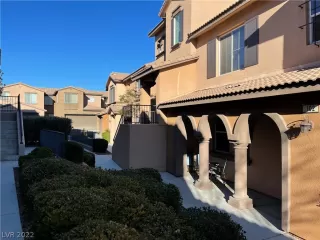 Photo #3: 2361899 Listing