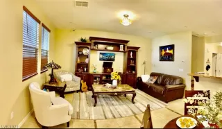 Photo #4: 2361899 Listing