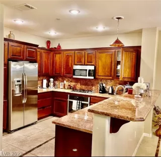 Photo #5: 2361899 Listing