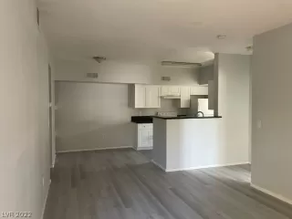 Photo #2: 2361900 Listing 