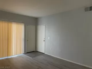 Photo #3: 2361900 Listing 