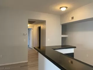 Photo #4: 2361900 Listing 