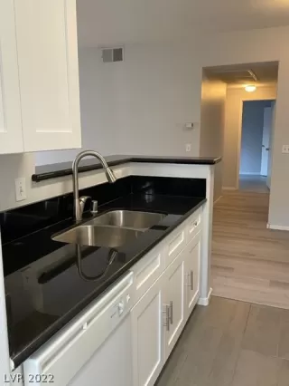 Photo #6: 2361900 Listing 