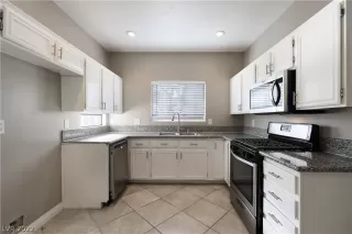 Photo #5: 2361922 Listing