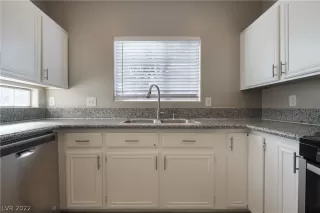 Photo #6: 2361922 Listing