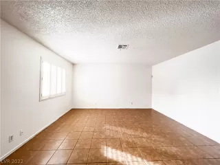 Photo #6: 2361931 Listing 