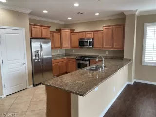 Photo #4: 2361937 Listing 