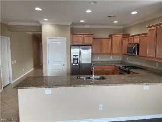 Photo #5: 2361937 Listing 