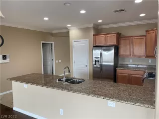 Photo #6: 2361937 Listing 