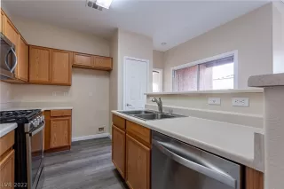 Photo #3: 2361976 Listing