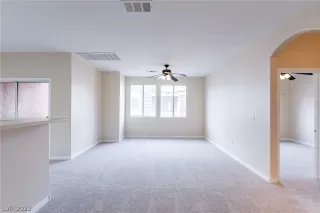 Photo #4: 2361976 Listing