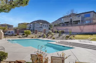 Photo #4: 2361991 Listing