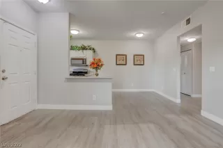 Photo #4: 2362057 Listing