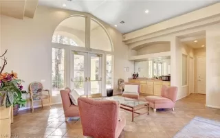 Photo #5: 2362242 Listing