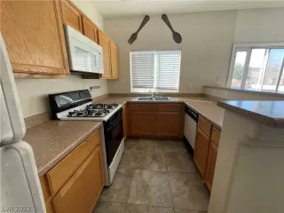 Photo #5: 2362284 Listing