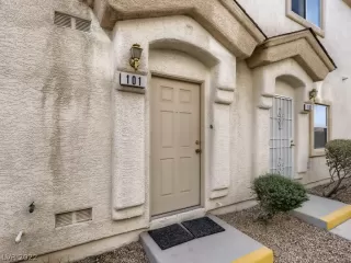 Photo #2: 2362389 Listing