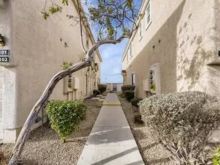 Photo #3: 2362389 Listing