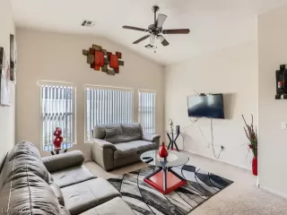 Photo #5: 2362389 Listing