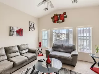 Photo #6: 2362389 Listing