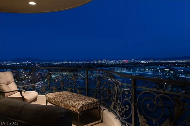 MLS: 2362586 Condo For Sale