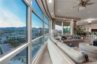 Photo #4: 2362586 Listing