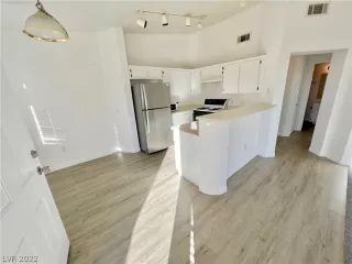 Photo #5: 2362619 Listing