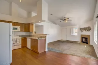 Photo #2: 2362666 Listing