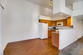 Photo #4: 2362666 Listing