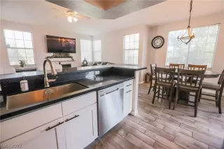 Photo #5: 2362671 Listing