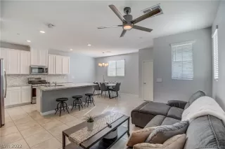Photo #4: 2362766 Listing