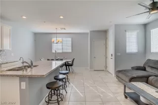 Photo #5: 2362766 Listing