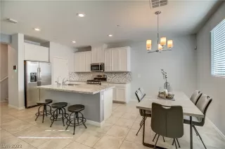 Photo #6: 2362766 Listing