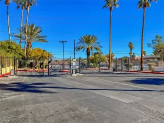 Photo #3: 2362780 Listing