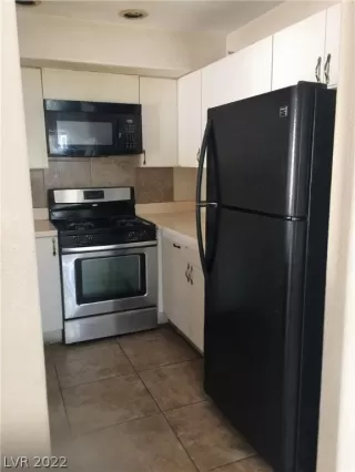 Photo #5: 2362902 Listing 