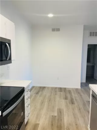 Photo #4: 2362946 Listing