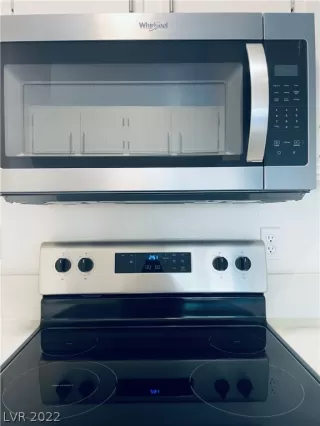 Photo #6: 2362946 Listing