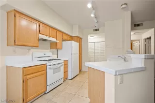 Photo #4: 2362995 Listing