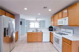 Photo #4: 2363001 Listing