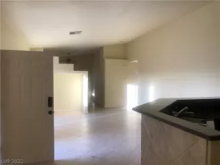 Photo #4: 2363008 Listing 