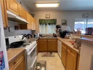 Photo #3: 2363085 Listing