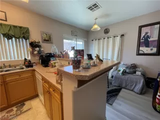 Photo #4: 2363085 Listing