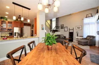 Photo #4: 2363117 Listing